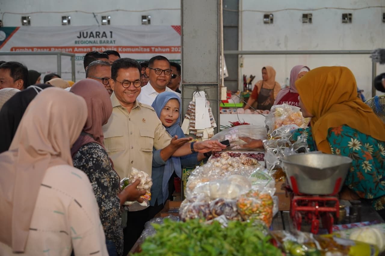 Dikunjungi Mendag Busan, Harga Bahan Pangan di Pasar Potrojayan Sesuai Patokan