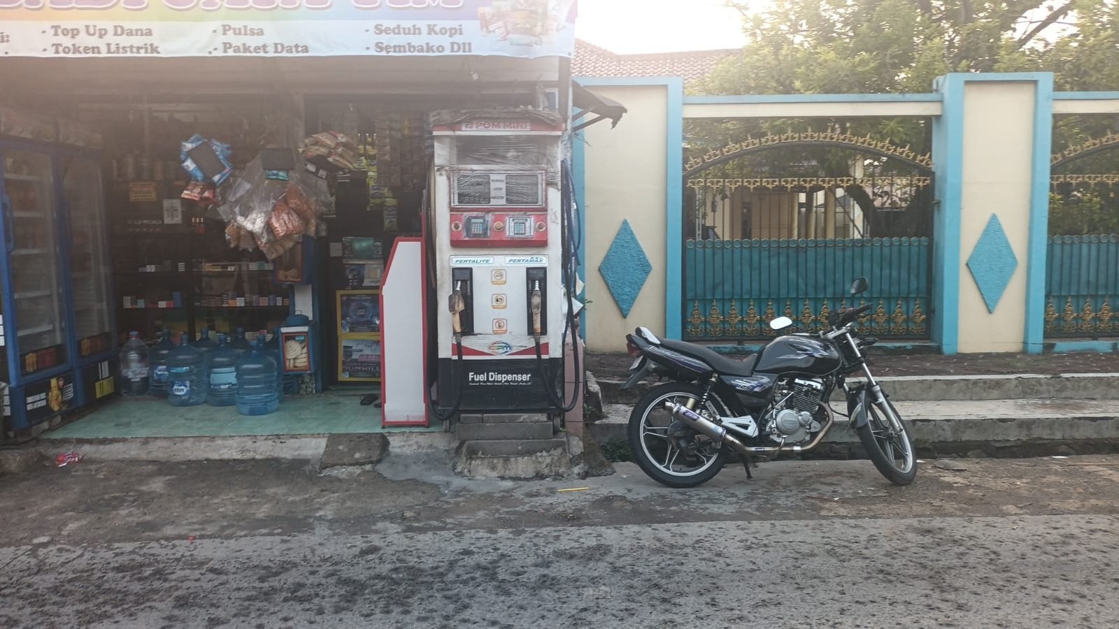 Dahsyatnya Warung Madura: Dari Pinggir Jalan Bikin Gerah Pengusaha